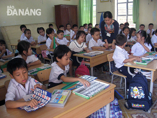 Năm học 2017-2018, trên địa bàn quận Hải Châu có 100% học sinh tiểu học được học 2 buổi/ngày. Ảnh: NGỌC ĐOAN
