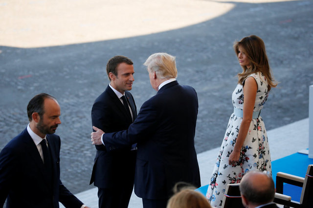 Tổng thống Mỹ Donald Trump và Phu nhân Melania tham dự lễ duyệt binh (Ảnh: Reuters)