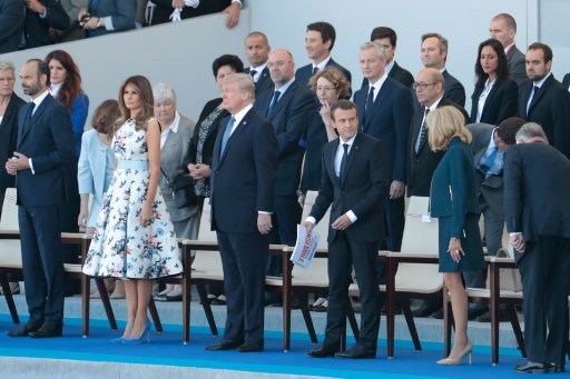 Tổng thống Trump và Đệ nhất phu nhân Melania ngồi ở hàng ghế khách mời danh dự. (Ảnh: AFP)