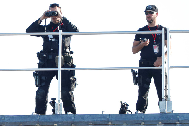 Các cảnh sát Pháp tham gia đảm bảo an ninh cho lễ duyệt binh (Ảnh: Reuters)
