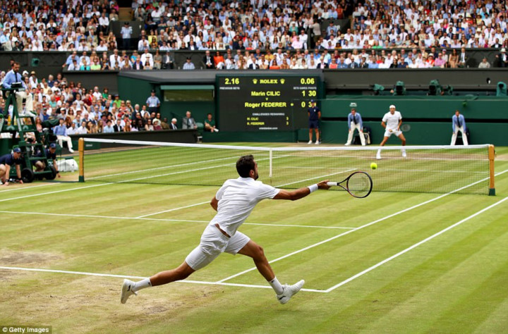 Marin Cilic dù rất cố gắng nhưng không thể gây khó dễ cho Roger Federer.