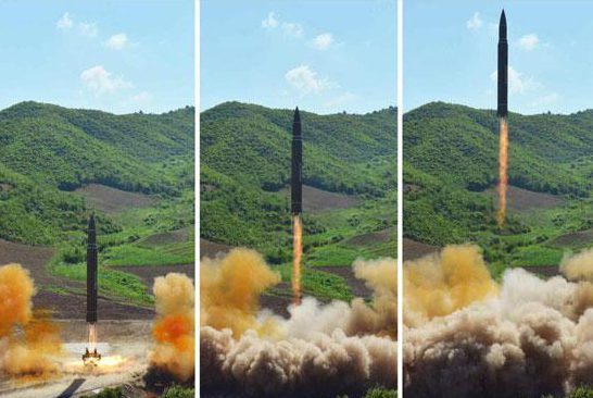 Vụ phóng tên lửa Hwasong-14 hôm 4/7 của Triều Tiên (Ảnh: Sun)