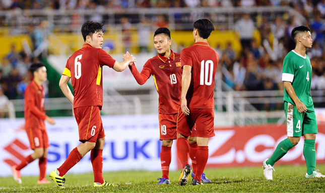 Trước một đối thủ quá chênh lệch đẳng cấp như U22 Macau (áo xanh), các cầu thủ U22 Việt Nam (áo đỏ) dễ dàng giành chiến thắng với tỷ số 8-1.                     			  Ảnh: NGUYÊN HUY