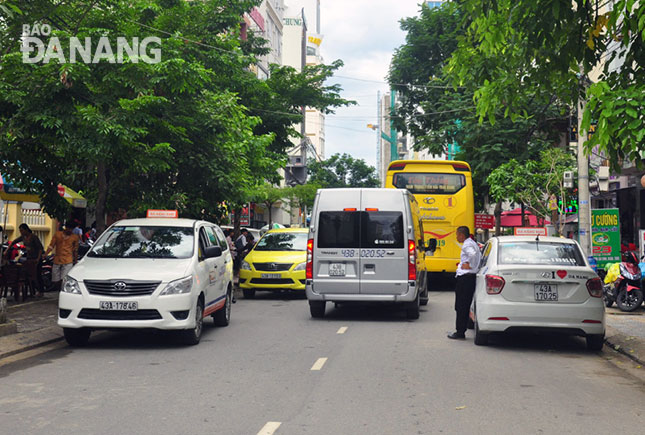 Đường Hà Bổng thường xuyên bị kẹt xe.
