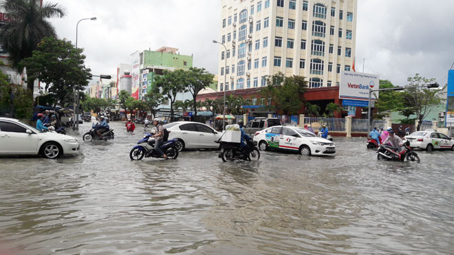 Cảnh báo mưa lớn và ngập lụt tại khu vực miền Trung