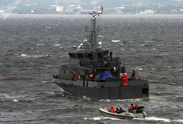 Tàu chống khủng bố Grachonok “đóng vai” một con tàu bị phá hủy tại vịnh Amur trong phần thi dành cho lực lượng hải quân các nước trong khuôn khổ Hội thao quân sự quốc tế. Các đội thi sẽ thực hiện kỹ năng giải cứu trên biển và lai dắt tàu gặp nạn.