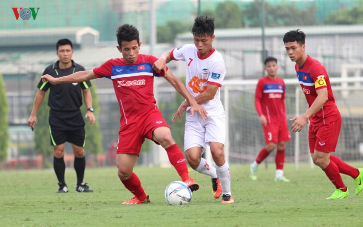 Tiền vệ trái: Nguyễn Phong Hồng Duy