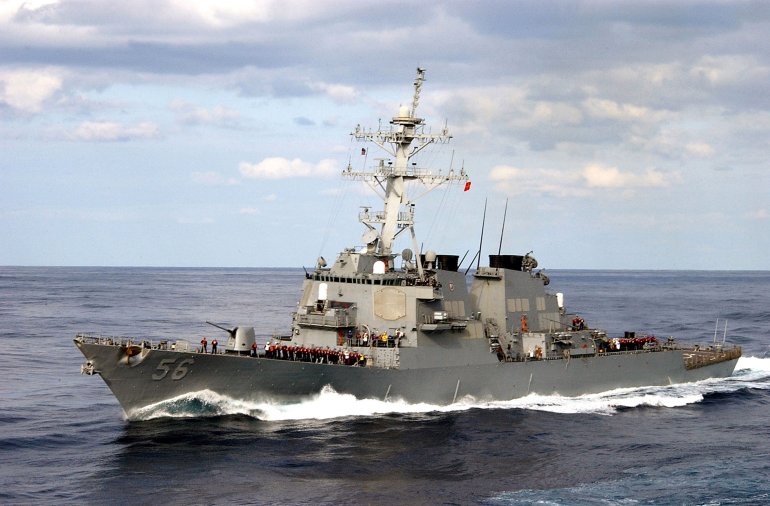 Tàu khu trục trang bị tên lửa đường USS John S. McCain.