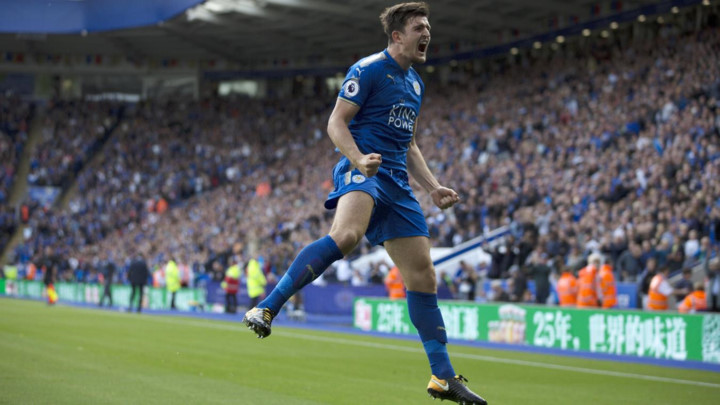 Leicester 2-0 Brighton: Tân binh Harry Maguire ăn mừng bàn thắng đầu tiên trong màu áo Leicester.