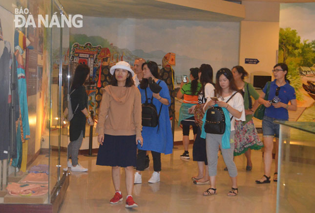 Nhờ công tác xúc tiến, quảng bá, kết hợp với các đơn vị lữ hành, Bảo tàng Đà Nẵng đang trở thành điểm đến của du khách quốc tế.