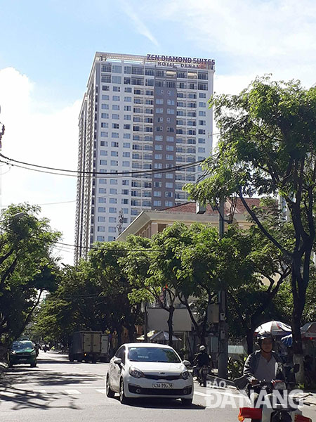 Dự án F.Home nằm tại khu vực trung tâm thành phố chuyển đổi chóng vánh từ dự án chung cư thương mại chuyển sang dự án nhà ở xã hội và nay được chào bán theo dạng căn hộ khách sạn (condotel).