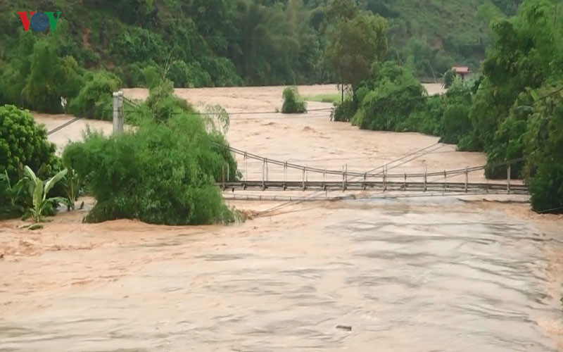 Từ 7h ngày 10/10, trên địa bàn bàn huyện Phù Yên, tỉnh Sơn La đã có mưa to đến rất to trên diện rộng, trong vòng gần 30 tiếng đồng hồ, gây ra tình trạng lũ chưa từng xảy ra trong lịch sử. 