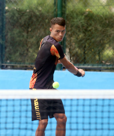 Tay vợt Phạm Minh Tuấn khẳng định vị thế của mình tại giải Vô địch Quần vợt quốc gia 2017 bằng danh hiệu vô địch đơn nam. Ảnh: ANH VŨ