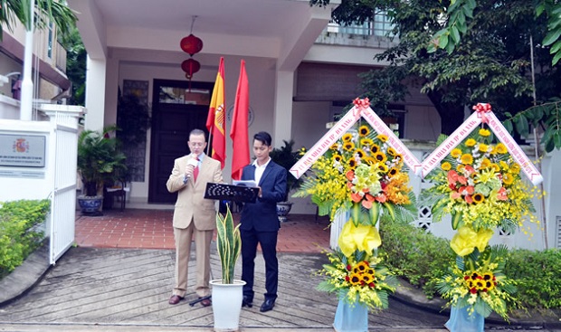 Spanish Deputy Consul General Gonzalez speaking at the opening ceremony (Photo: cadn.com.vn)