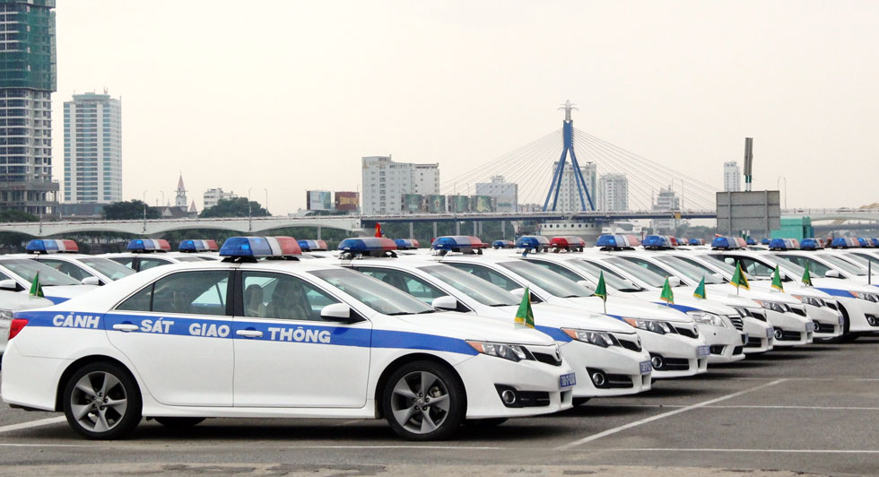 Hàng trăm chiếc ôtô chuyên dụng của CSGT cũng được tập kết về Đà Nẵng nhằm phục vụ sự kiện APEC.