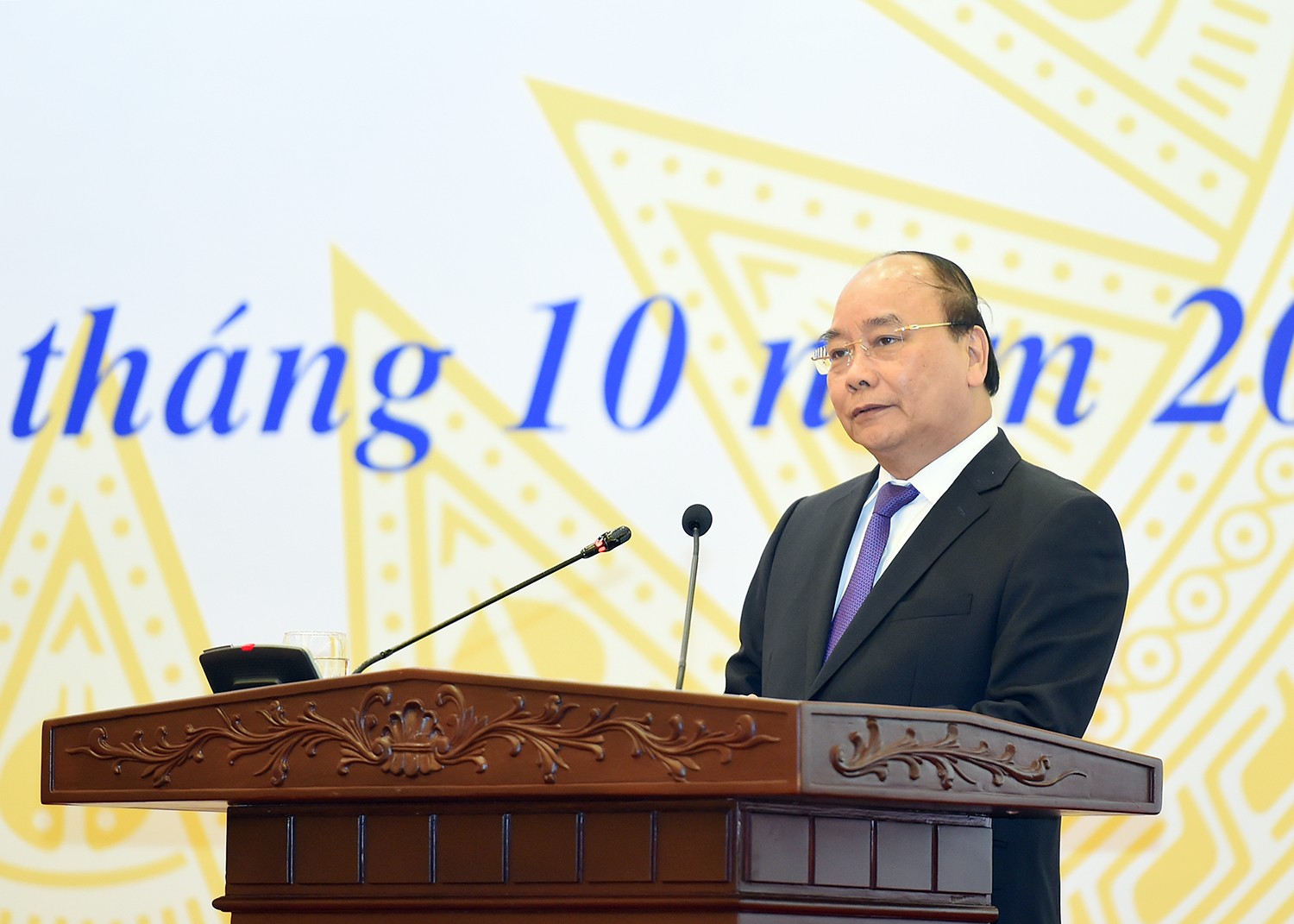 Thủ tướng Nguyễn Xuân Phúc phát biểu chỉ đạo tại Hội nghị. Ảnh: VGP/Quang Hiếu