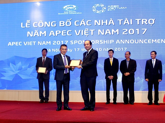 Vietnam Airlines đã vinh dự nhận kỷ niệm chương Nhà tài trợ Đặc biệt cho năm APEC Việt Nam 2017. (Ảnh: Vietnam Airlines cung cấp)