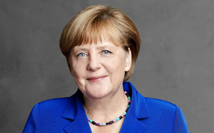 Người phụ nữ quyền lực nhất thế giới không ai khác chính là thủ lĩnh gạo cội của châu Âu, Thủ tướng Đức Angela Merkel, 63 tuổi. Bà đã giữ chức Thủ tướng từ năm 2006 đến nay. Tài sản của bà ước tính là 11,5 triệu USD. Đáng nói là dưới sự lãnh đạo của bà, nước Đức năm 2016 đạt thặng dư ngân sách lên tới 13,1 tỷ USD (Ảnh: CDU).