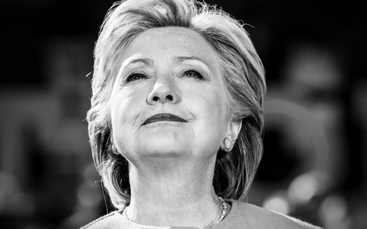 Dù không đắc cử Tổng thống Mỹ, bà Hillary Clinton, 69 tuổi, vẫn duy trì sức ảnh hưởng đáng kể thông qua các bài phát biểu, hoạt động thuyết giảng, viết sách. Bên cạnh đó, bà cũng sở hữu khối tài sản khoảng 45 triệu USD. (Ảnh: The New Yorker)