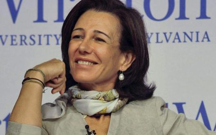 Đứng ở vị trí thứ 10 là nữ doanh nhân ngành ngân hàng 57 tuổi người Tây Ban Nha Ana Patricia Botín. Bà đã nằm trong danh sách những người phụ nữ quyền lực nhất thế giới do tạp chí Forbes bình chọn nhiều năm với khối tài sản ước tính 70 triệu bảng Anh (gần 92 triệu USD). (Ảnh: The Irish Time)