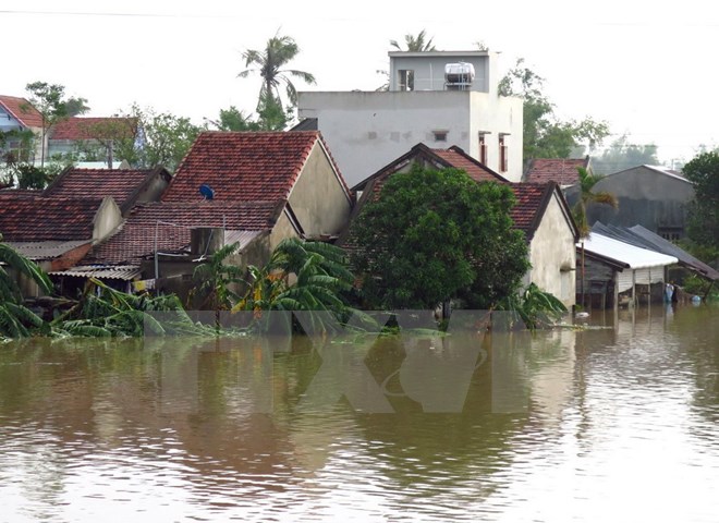 Nhiều khu dân cư thuộc địa bàn các huyện Phú Hòa, Đông Hòa, Tuy An, Đồng Xuân… của tỉnh Phú Yên bị ngập. (Ảnh: Thế Lập/TTXVN)