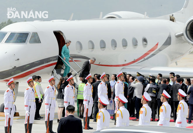  Prime Minister Lee Hsien Loong and his wife stepping down from an airplane