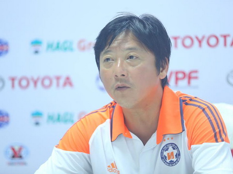 HLV Lê Huỳnh Đức rời SHB Đà Nẵng sau V-League 2017.