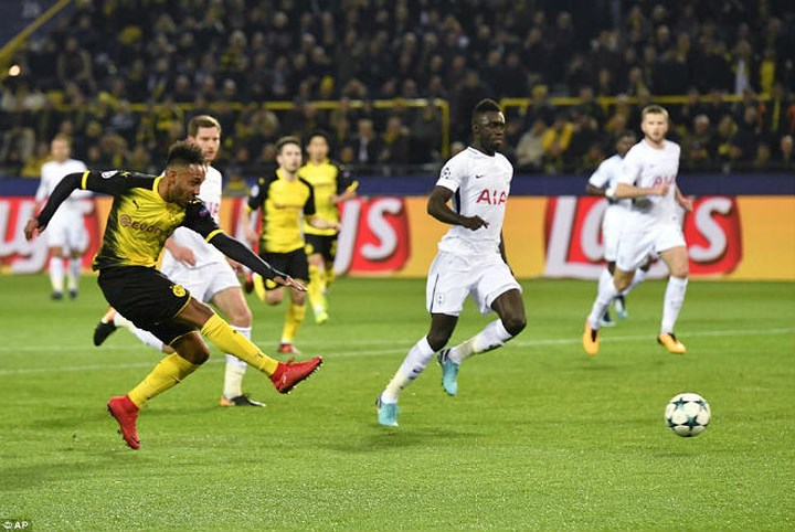 Một cặp đấu đáng chú ý khác diễn ra giữa Dortmund và Tottenham. Aubameyang mở tỉ số cho đội bóng nước Đức.