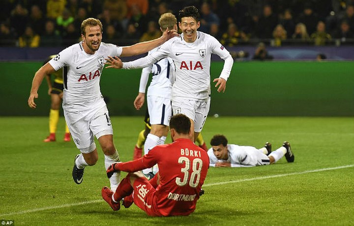 Nhưng sau đó, hai bàn thắng của Kane và Son Heung Min giúp Tottenham lội ngược dòng thắng 2-1. Với kết quả này, Gà trống gần như chắc chắn nắm ngôi đầu bảng H dù vẫn còn 1 lượt trận chưa đấu.