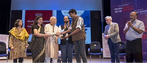 Anuk Arudpragasam nhận Giải thưởng DSC 2017.