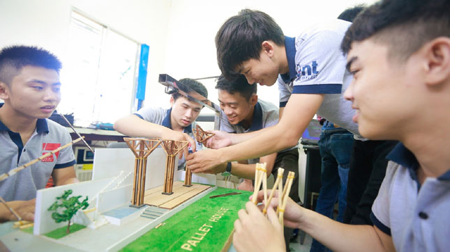 A group of the city’s University of Science and Technology enthusiastically conducting their research activities