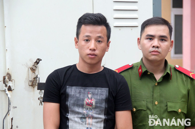 Đối tượng Huỳnh Ngọc Nhân (trái) bị phát hiện mua bán, tàng trữ 2kg cỏ Mỹ, đã bị khởi tố. 