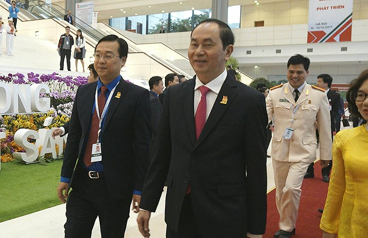 Chủ tịch nước Trần Đại Quang bước vào sảnh lớn Đại hội.
