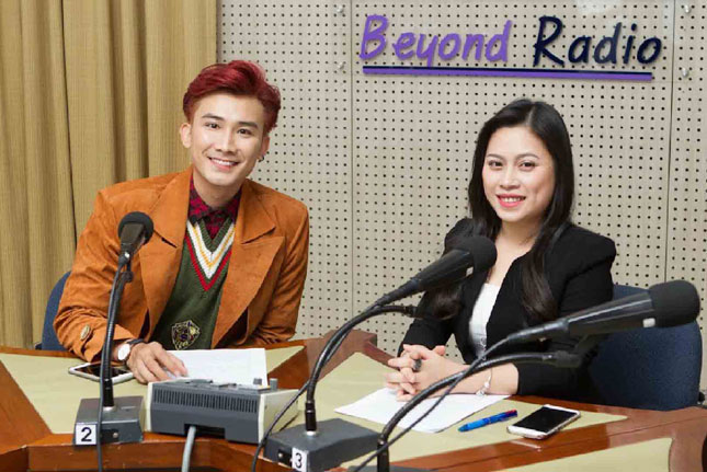 Cô gái Đà Nẵng dẫn chương trình trên đài phát thanh Hàn Quốc