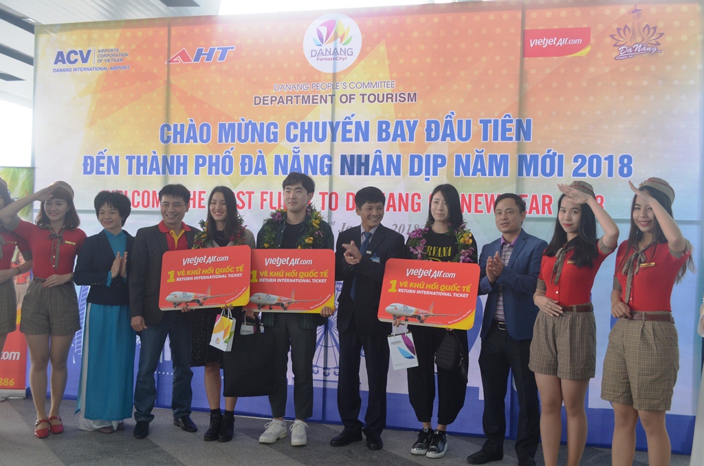 Three of the first air passengers setting foot in the city received free-of-charge return tickets from direct Vietjet Air