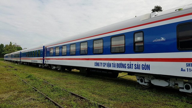 Vietnam Railways (VNR) will institute improvements in service quality and infrastructure to compete with the civil aviation and road transport sectors in 2018.– Photo tuoitre.vn Read more at http://vietnamnews.vn/society/420463/vnr-to-offer-new-conveniences-in-2018.html#v6VeMOehueLTCIFU.99