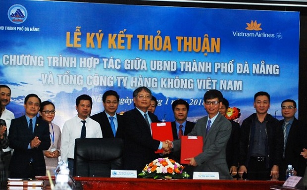 Overview of the signing ceremony (Source: baodautu.vn)