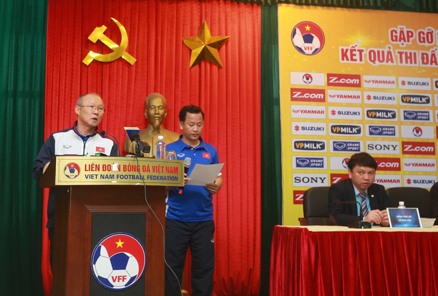 HLV Park Hang Seo (trái) khẳng định nghiên cứu kỹ lối đá của U23 Việt Nam, ảnh: Minh Phương