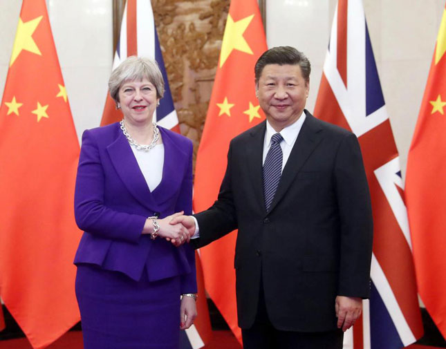 Thủ tướng Anh Theresa May gặp gỡ Chủ tịch Trung Quốc Tập Cận Bình.        Ảnh: The Sun 