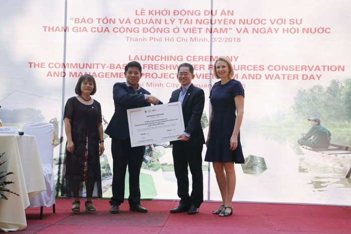 HSBC Việt Nam will donate US$700,000 for a two-year community-based fresh-water resources conservation and management project. -- VNS Photo Read more at http://vietnamnews.vn/environment/422419/hsbc-donates-700000-to-help-preserve-freshwater-resources.html#ru8R6pmJBaLYywJV.99