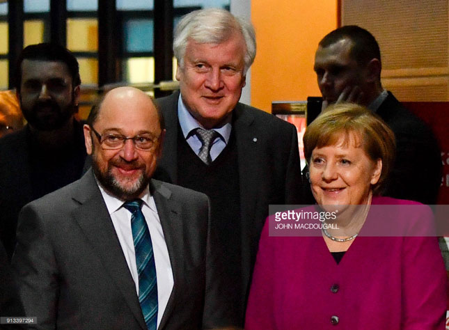 Chủ tịch SPD Martin Schulz (trái), Chủ tịch CSU Horst Seehofer (giữa) và Thủ tướng Angela Merkel đều lạc quan về thỏa thuận “đại liên minh”. 		   Ảnh: Getty Images