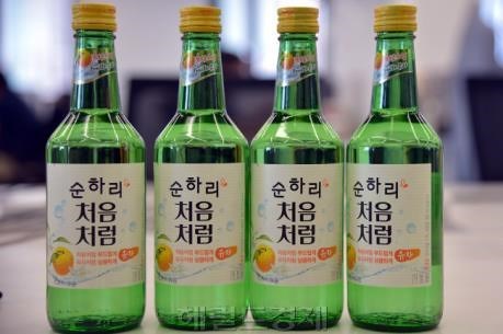 Southeast Asia has become an attractive market for manufacturers of soju, as sales in this market are increasing at a swift pace (Photo: VNA)