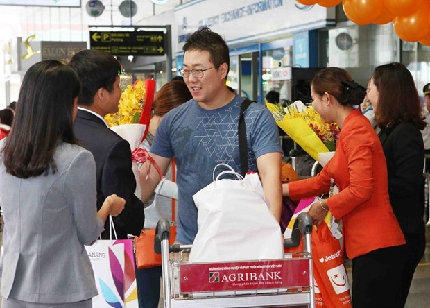 Tourists arriving at the Da Nang International airport (Photo: VNS)