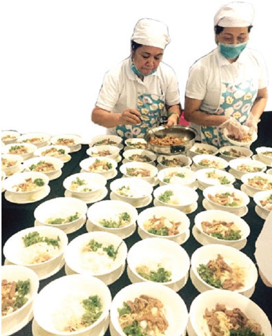 Staff at Giao Thuy eatery preparing bowls of mi Quang to serve participants at the APEC CEO Summit Gala Dinner