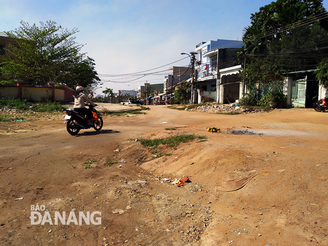 Dự án đường nối từ Trường THCS Nguyễn Chí Thanh đến đường Trương Định còn vướng 3 hộ chưa giải tỏa.
