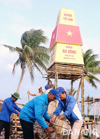 Hội trại ”Tổ quốc nhìn từ biển” là một trong những hoạt động giáo dục tình yêu với biển, đảo Tổ quốc.