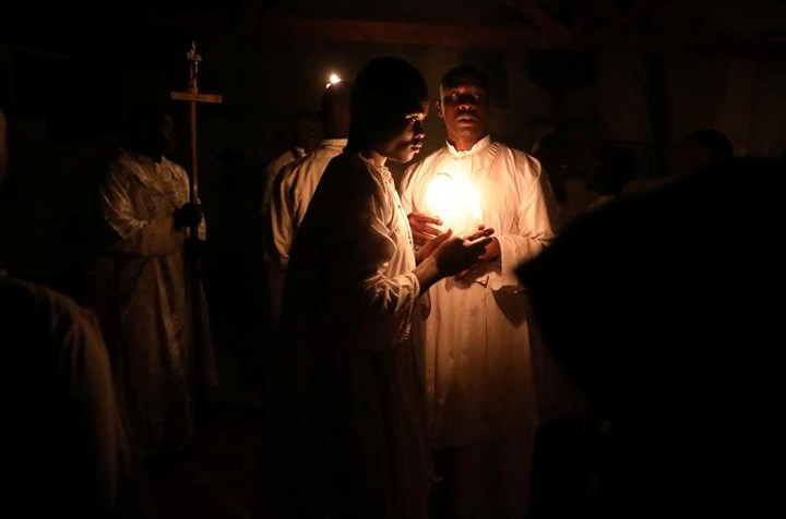 Một buổi cầu nguyện trong lễ Phục sinh tại Nhà thờ Legio Maria African Mission ở Kenya.