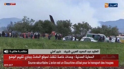 Hiện trường vụ rơi máy bay Ilyushin Il-76 tại Algeria. Ảnh: PressTV