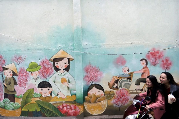 The first fresco valley along alley No.75 on Nguyen Van Linh Street in Da Nang city opens to public after four months of implementation (Photo: vnexpress.net)