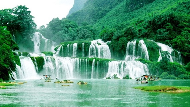 Ban Gioc waterfall, a famous tourist attraction located inside the Non Nuoc Cao Bang Geopark